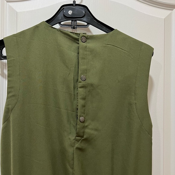 Jumpsuit (extra small) utility green with front and back pockets - Picture 7 of 7